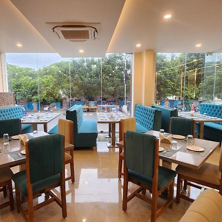 Hotel Janas ตีรูปาติ ภายนอก รูปภาพ
