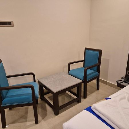 Hotel Janas ตีรูปาติ ภายนอก รูปภาพ