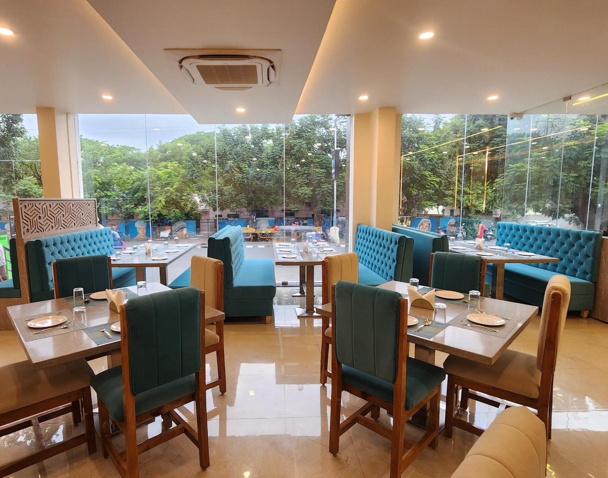 Hotel Janas ตีรูปาติ ภายนอก รูปภาพ