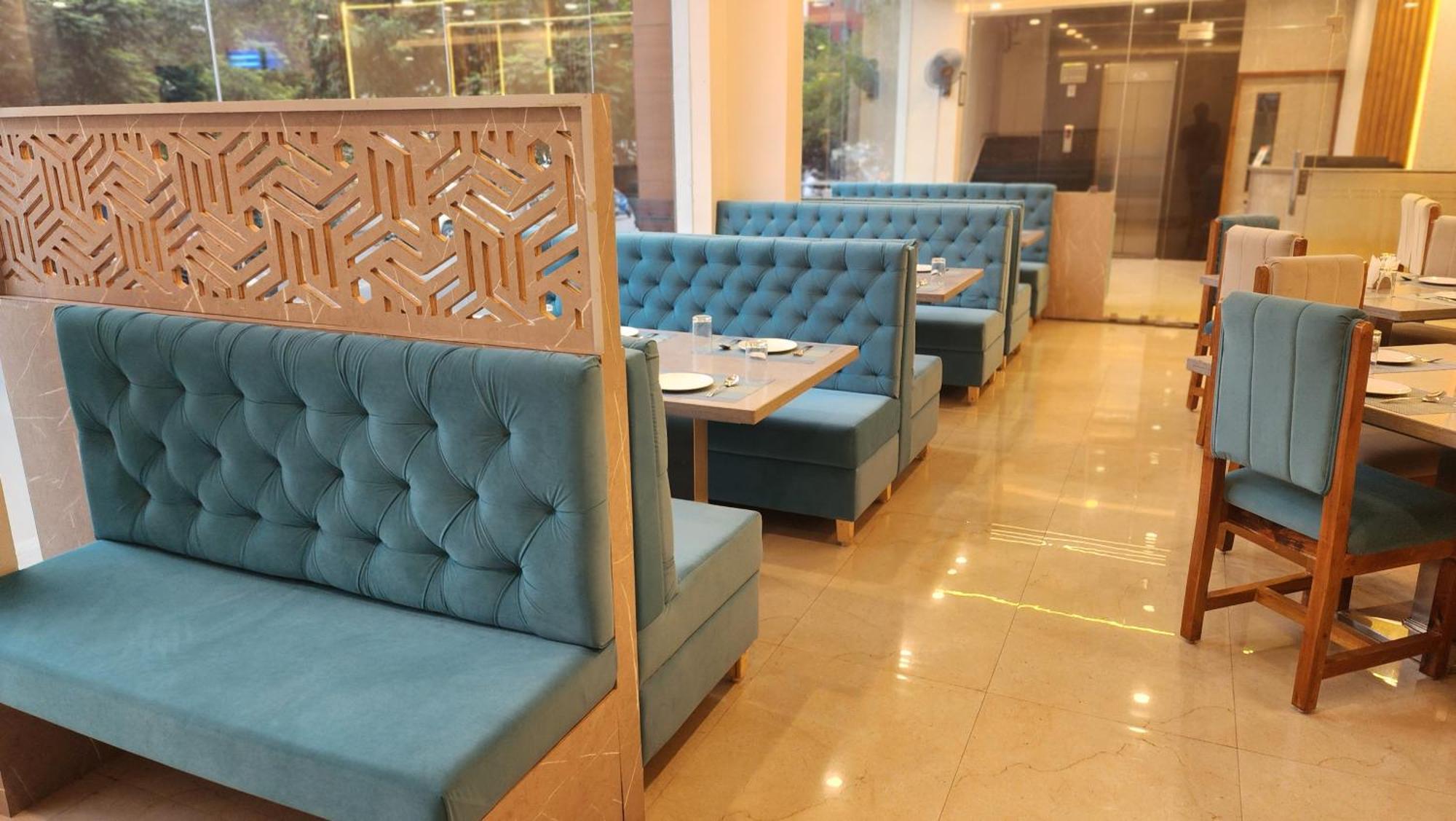 Hotel Janas ตีรูปาติ ภายนอก รูปภาพ