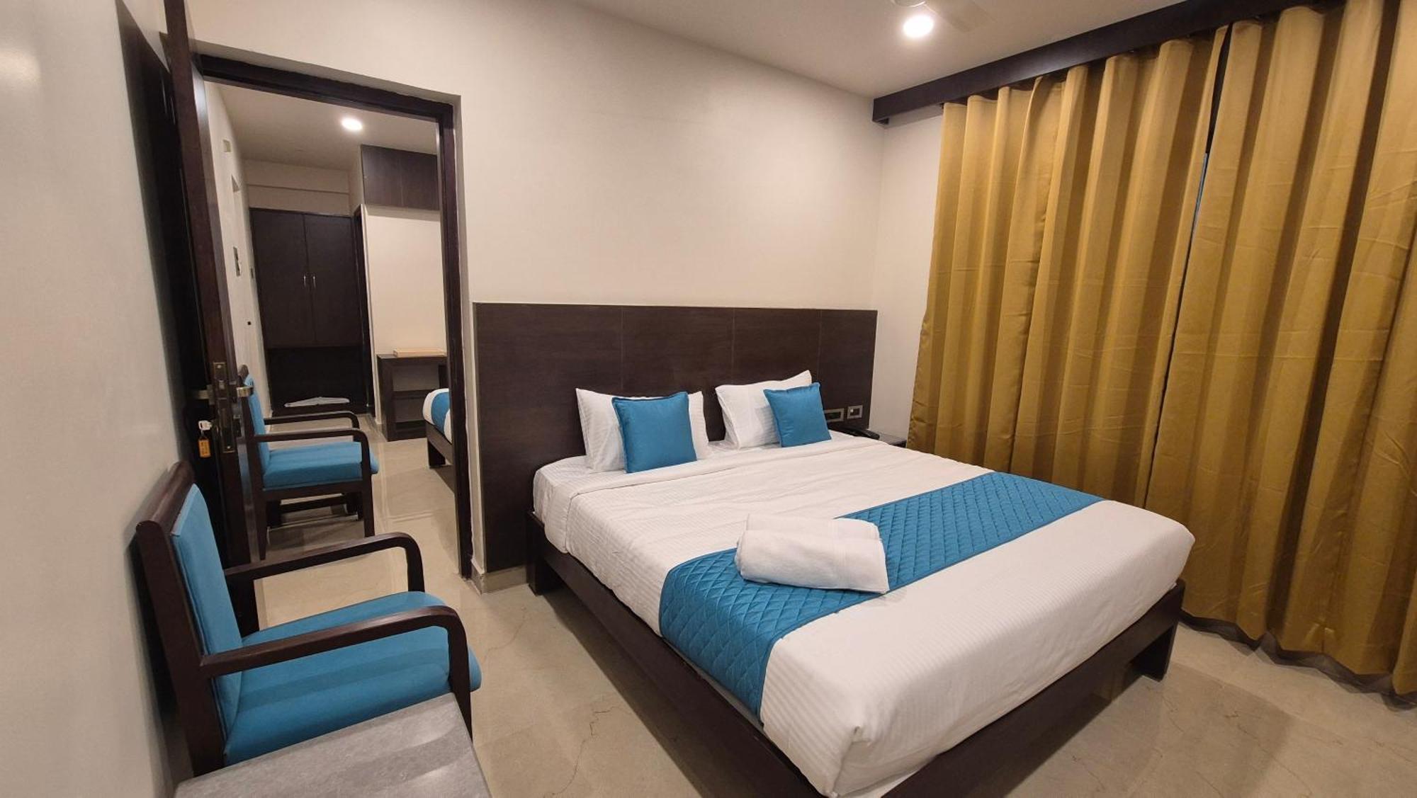 Hotel Janas ตีรูปาติ ภายนอก รูปภาพ